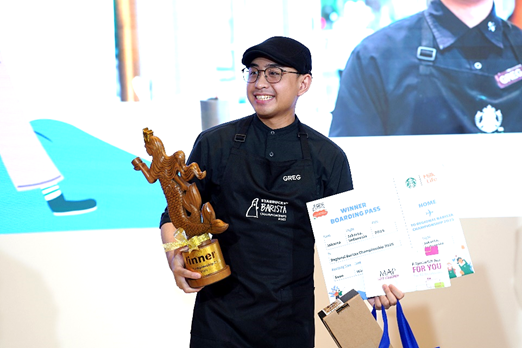 Setelah menyisihkan lebih dari 500 barista lainnya, akhirnya Gregorius Michael dinobatkan sebagai Juara 1 Starbucks Barista Championship 2025.
