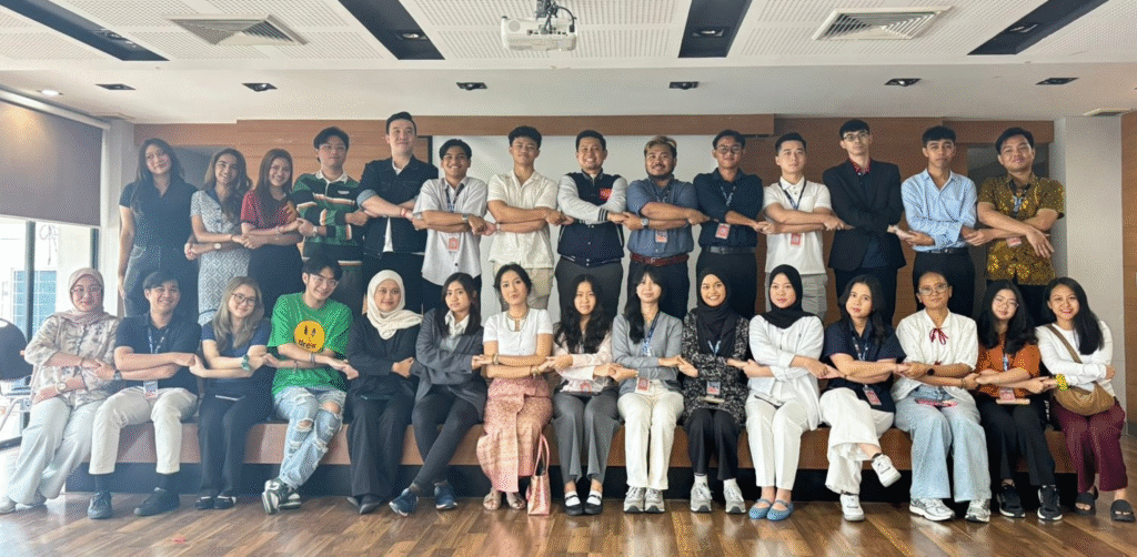 Dari kiri: Gabriela Kuncoroyak, Ertsberg Tjahyosedjati, A H M Robayed, dan Md Sajedul Haque Tanvir mewakili Taylor’s University dalam ajang ASEAN Youth Exchange (AYE) 2025 di Bangkok. Kegiatan ini digelar ASEAN Youth Organization bekerja sama dengan Taylor’s Centre for Family Business (TCFB).