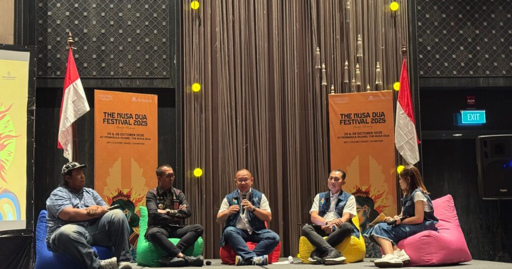 Para narasumber dalam konferensi pers The Nusa Dua Festival 2025 di Bali, Selasa (9/9/2025). Festival yang akan berlangsung pada 25–26 Oktober mendatang di Peninsula Island, The Nusa Dua, ini menghadirkan perpaduan seni, budaya, musik, dan kampanye keberlanjutan.