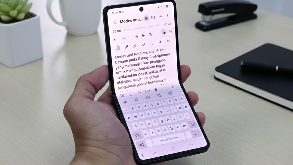 Galaxy Z Flip7 punya trik tersembunyi yang bisa membuka aplikasi otomatis saat perangkat berada di posisi setengah lipat, hanya buka setengah dan aplikasi langsung aktif